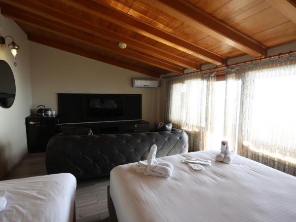 Cheers Lighthouse : photo 10 de la chambre suite avec baignoire spa et vue sur la mer