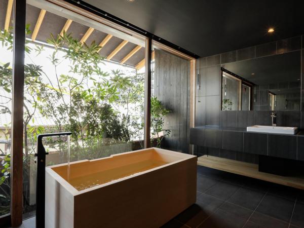 Sowaka : photo 4 de la chambre grande chambre lit king-size deluxe - vue sur cour (annexe)