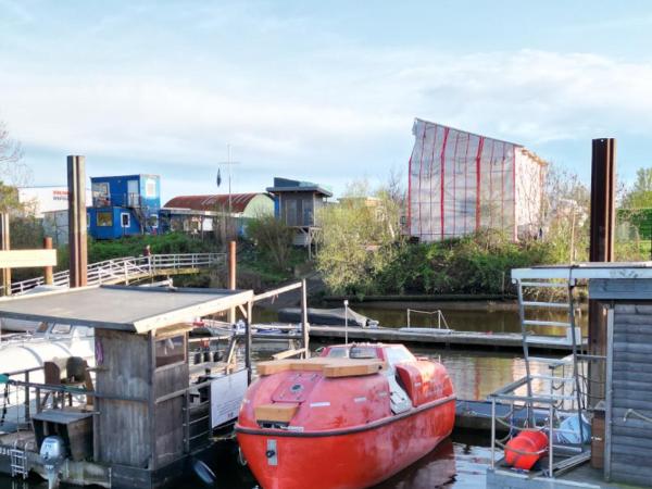 Ausgebautes Freifallrettungsboot KNUTSCHKUGEL : photo 9 de la chambre mobile home