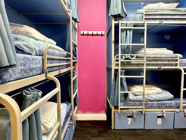 Smart Russell Square Hostel : photo 5 de la chambre lit simple dans un dortoir mixte de 9 lits