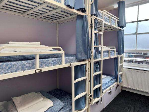 Smart Russell Square Hostel : photo 4 de la chambre lit simple dans dortoir mixte de 6 lits