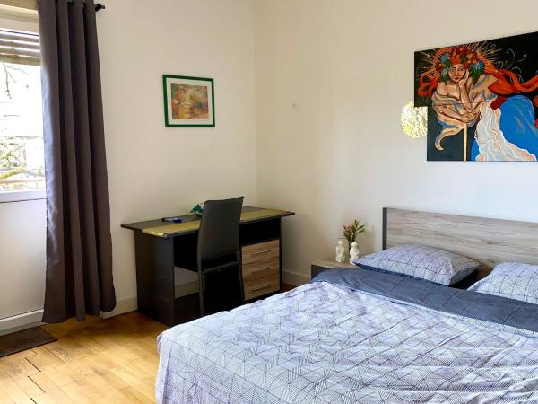 Rue Des Glacis Limpertsberg : photo 5 de la chambre chambre double avec salle de bains commune