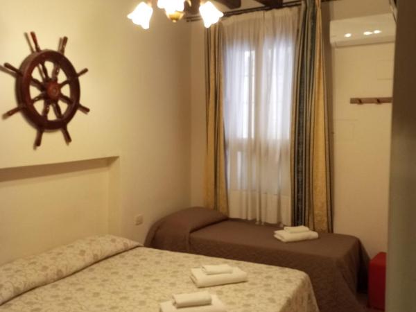 Hotel Henry : photo 1 de la chambre chambre triple