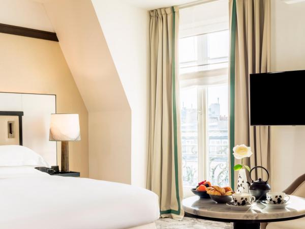 Hyatt Paris Madeleine : photo 5 de la chambre chambre lit king-size deluxe avec vue