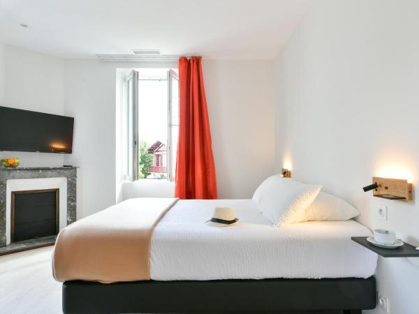 Logis Hotel & Restaurant Bergeret Sport : photo 1 de la chambre chambre double avec terrasse