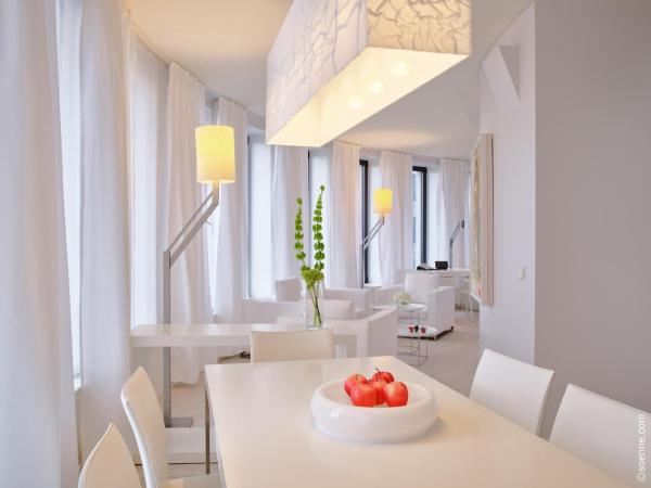 Dorint Kurfürstendamm Berlin : photo 1 de la chambre suite supérieure avec lit king-size