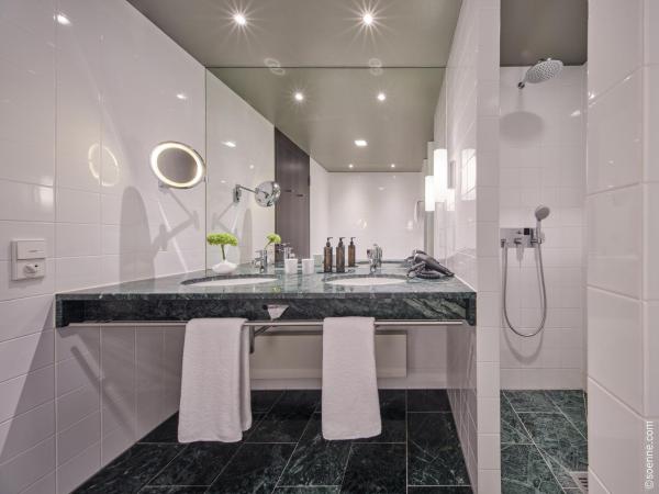 Dorint Kurfürstendamm Berlin : photo 6 de la chambre suite supérieure avec lit king-size