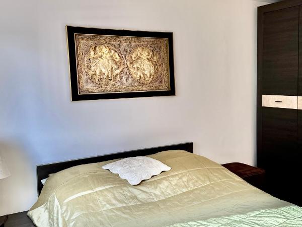 Pokoje na Zaciszu - Metro Zacisze : photo 3 de la chambre chambre double avec salle de bains commune