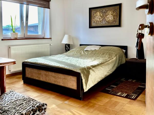 Pokoje na Zaciszu - Metro Zacisze : photo 5 de la chambre chambre double avec salle de bains commune