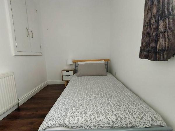 kelsall guest house : photo 2 de la chambre chambre simple avec toilettes et douche communes