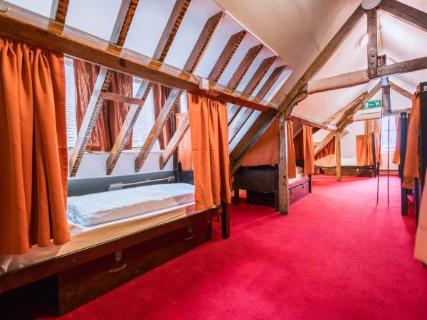Palmers Lodge Swiss Cottage : photo 2 de la chambre lit dans dortoir mixte de 14 lits