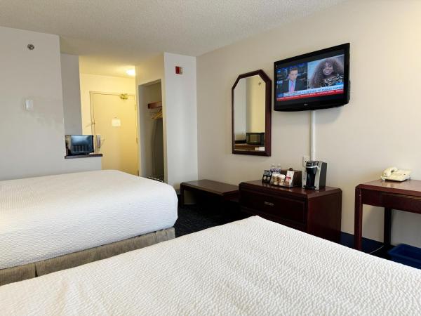 Divya Sutra Plaza and Conference Centre Calgary Airport : photo 4 de la chambre chambre double standard avec 1 lit queen-size 