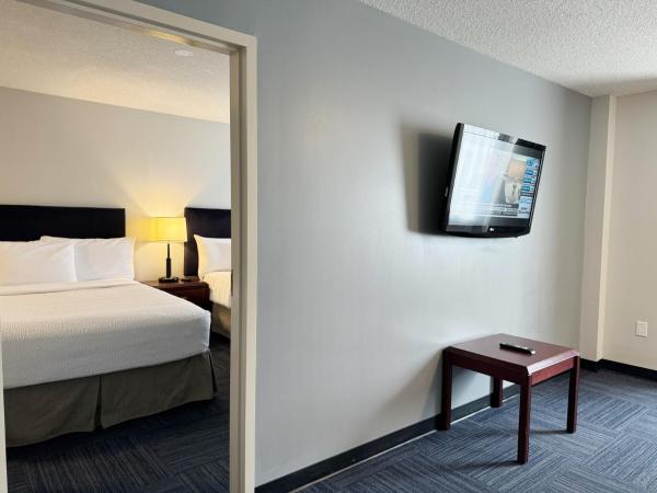 Divya Sutra Plaza and Conference Centre Calgary Airport : photo 5 de la chambre suite familiale