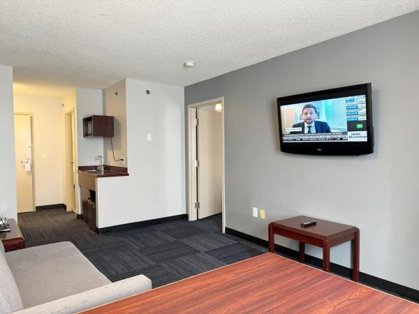 Divya Sutra Plaza and Conference Centre Calgary Airport : photo 9 de la chambre suite familiale