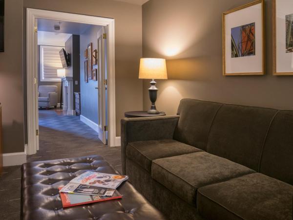 Sentinel Hotel : photo 9 de la chambre suite bridgetown parlour lit king-size