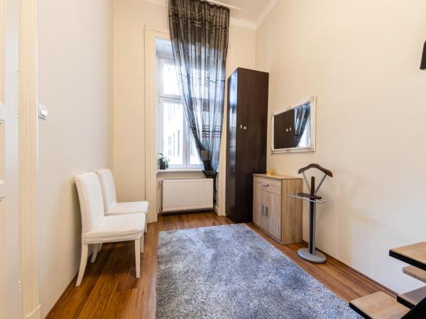 Urban Rooms : photo 8 de la chambre chambre familiale avec salle de bains commune