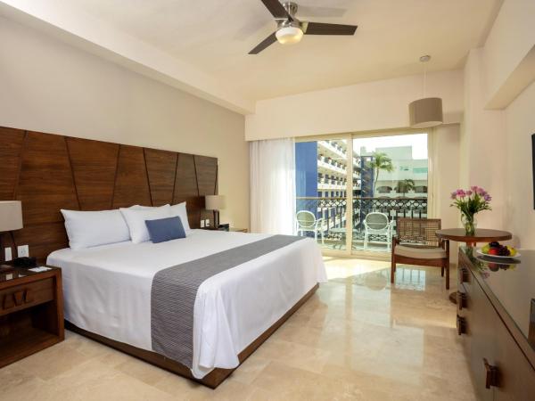 Crown Paradise Golden All Inclusive Resort - Adults Only : photo 5 de la chambre chambre lit king-size deluxe