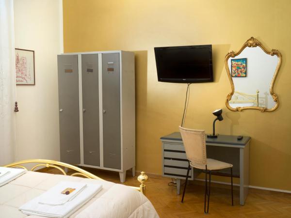 Affittacamere di Andrea Bertolino Bologna : photo 4 de la chambre double room with internal courtyard and shared bathroom