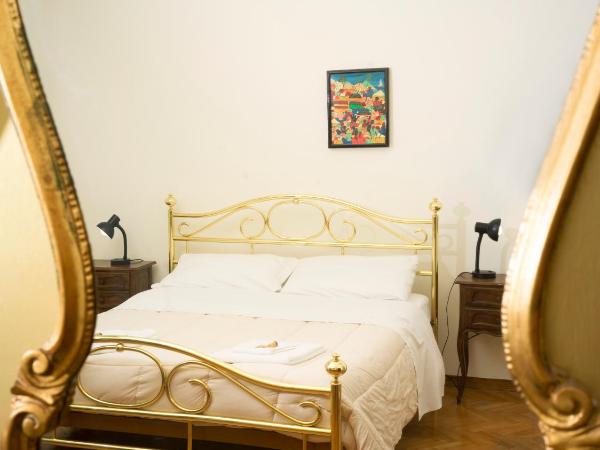 Affittacamere di Andrea Bertolino Bologna : photo 2 de la chambre double room with internal courtyard and shared bathroom