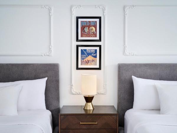 Pantages Hotel Toronto Centre : photo 4 de la chambre studio de luxe avec 2 lits queen-size