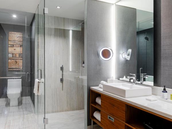 Hilton Mexico City Santa Fe : photo 8 de la chambre suite junior lit king-size avec coin salon