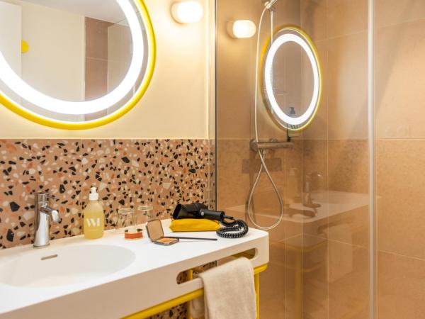 Nice Pam Hotel Fully Renovated : photo 9 de la chambre chambre double avec terrasse