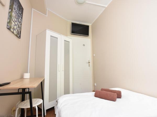 DUKES ApartHostel - pokoje prywatne, RYNEK : photo 3 de la chambre chambre double avec salle de bains commune