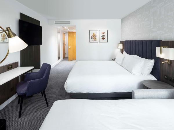DoubleTree by Hilton Manchester Piccadilly : photo 3 de la chambre chambre lit king-size avec canapé-lit – adaptée aux personnes à mobilité réduite