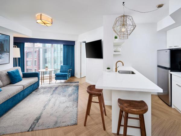 Pantages Hotel Toronto Centre : photo 2 de la chambre suite lit queen-size deluxe