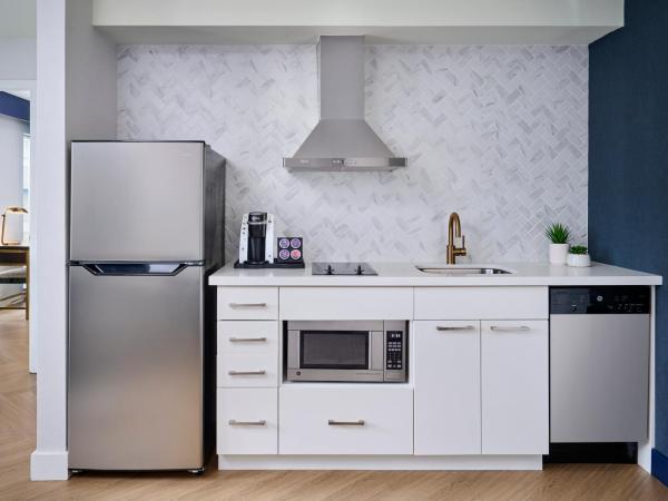 Pantages Hotel Toronto Centre : photo 4 de la chambre suite deluxe avec lit king-size