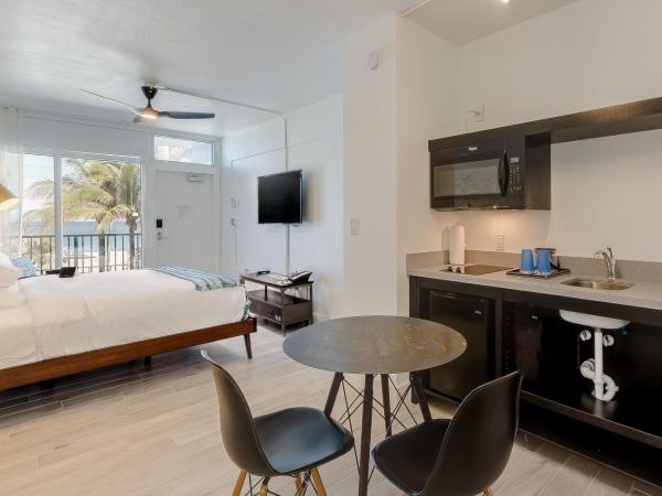 Plunge Beach Resort : photo 4 de la chambre bungalow