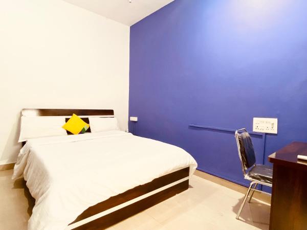 Separate 2 AC Rooms Kalyani Nagar Near Pune Airport Osho Garden WTC : photo 1 de la chambre chambre double