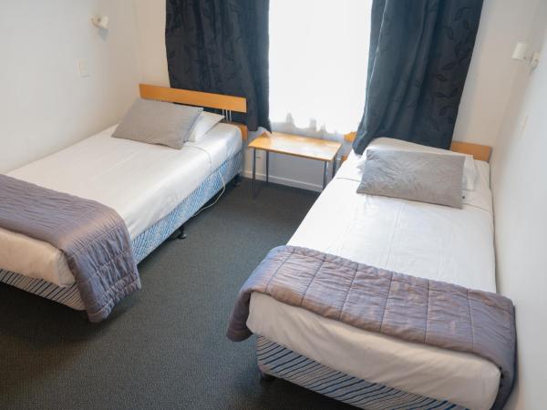 Victoria Court Motor Lodge : photo 6 de la chambre appartement 1 chambre avec baignoire spa