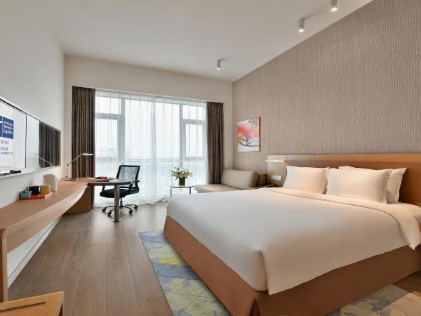 Holiday Inn Express Chengdu Huanhuaxi, an IHG Hotel : photo 2 de la chambre chambre lit king-size standard - Étage supérieur