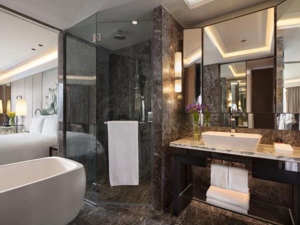 Siam Kempinski Hotel Bangkok : photo 3 de la chambre chambre exécutive avec 1 lit king-size - accès au salon