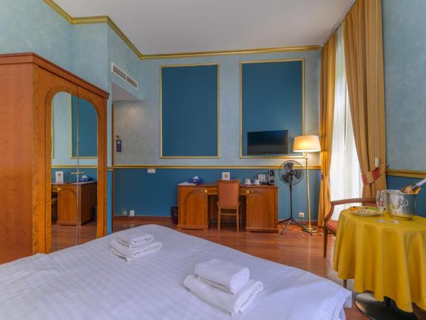 Hotel Kinsky Fountain : photo 8 de la chambre superior family room with balcony - connected rooms