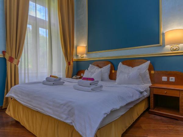 Hotel Kinsky Fountain : photo 6 de la chambre superior family room with balcony - connected rooms