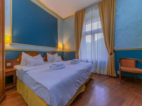 Hotel Kinsky Fountain : photo 2 de la chambre superior family room with balcony - connected rooms