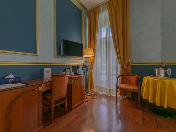 Hotel Kinsky Fountain : photo 9 de la chambre superior family room with balcony - connected rooms