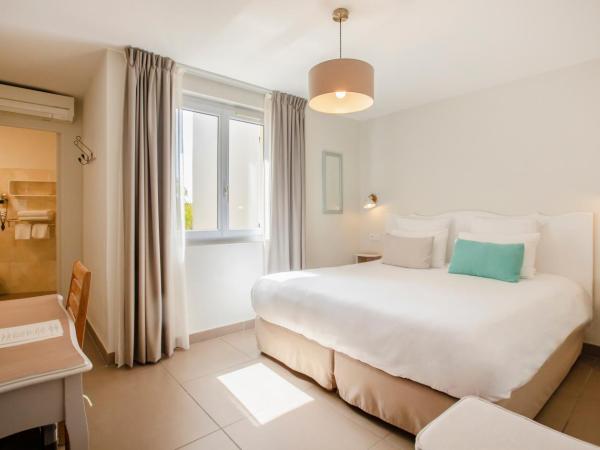 Hotel La Bienvenue : photo 2 de la chambre chambre avec vue sur jardin