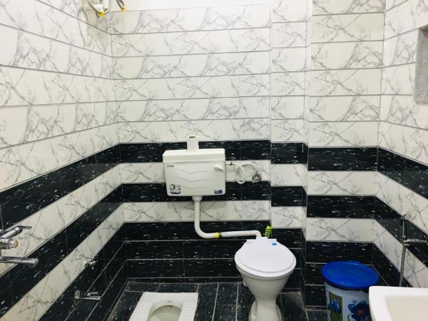 Ali Baba Hostel : photo 10 de la chambre chambre familiale avec salle de bains