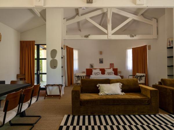 Boutique Hôtel La Baignoire : photo 2 de la chambre loft avec canapé-lit