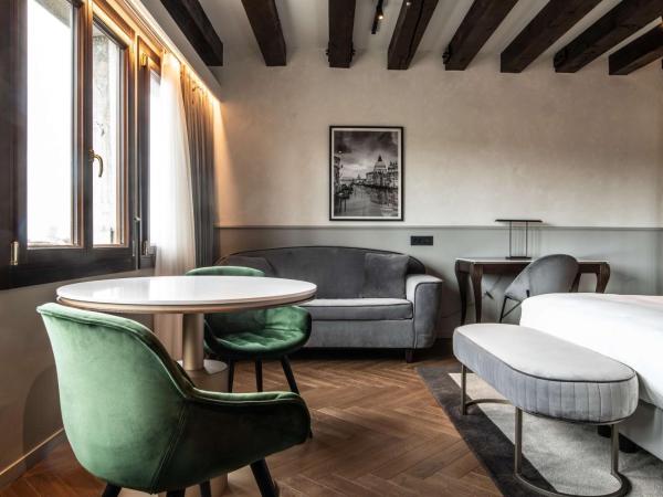Radisson Collection Hotel, Palazzo Nani Venice : photo 4 de la chambre suite junior - vue sur canal