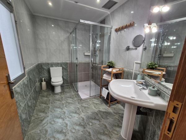 Pension Joakina : photo 3 de la chambre chambre double ou lits jumeaux avec salle de bains privative externe