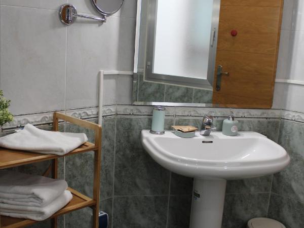 Pension Joakina : photo 8 de la chambre chambre double ou lits jumeaux avec salle de bains privative externe