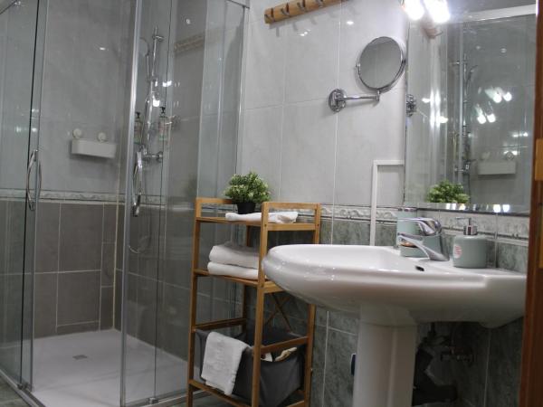 Pension Joakina : photo 10 de la chambre chambre double ou lits jumeaux avec salle de bains privative externe