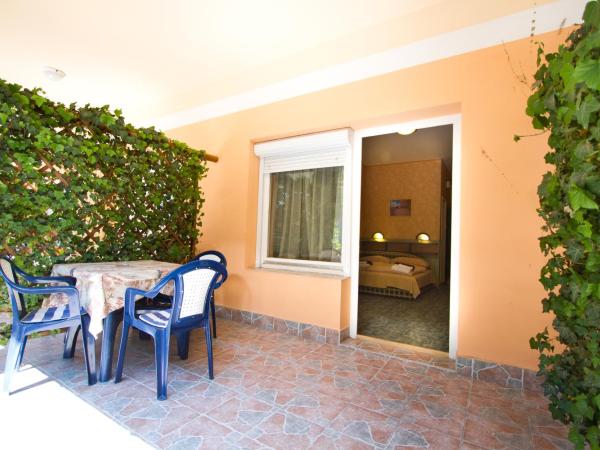 Piknik Wellness Hotel : photo 9 de la chambre chambre double ou lits jumeaux supérieure avec terrasse