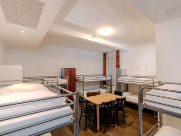 Jaeger´s Munich (Hotel/Hostel) : photo 8 de la chambre lit dans dortoir mixte de 10 lits - réservé aux 18-35 ans