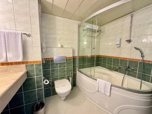 Best Western Plus Khan Hotel : photo 7 de la chambre suite lit king-size