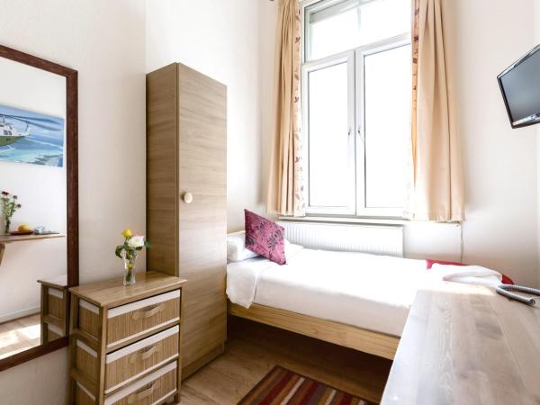 City London Hotel : photo 1 de la chambre chambre simple avec salle de bains commune